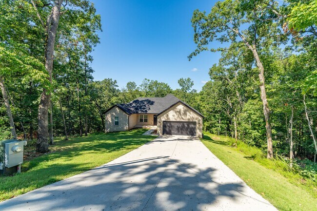 Building Photo - Nearly New Bella Vista Home Nestled in Ultimate Privacy! Furnished options available!