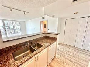 Building Photo - Brickell Avenue, Miami, FL 33131 - 1 BR 1 BA condo