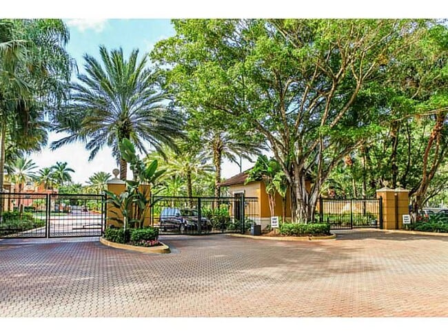 Building Photo - 19555 E Country Club Dr