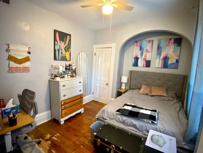 Building Photo - 715-17 Summerlea St