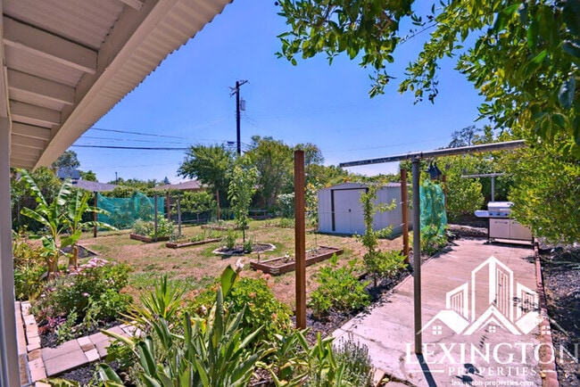 Building Photo - Beautiful, 3BD/2BA, Home available in Sacramento off Madison Ave. and Auburn Blvd.