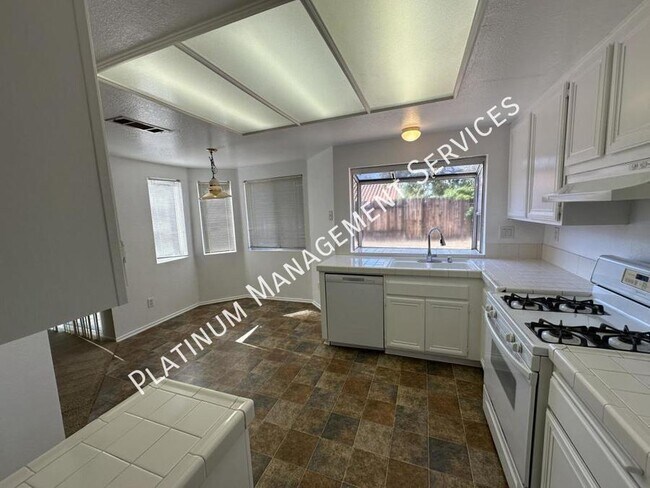 Building Photo - 1611 Kings Rd
