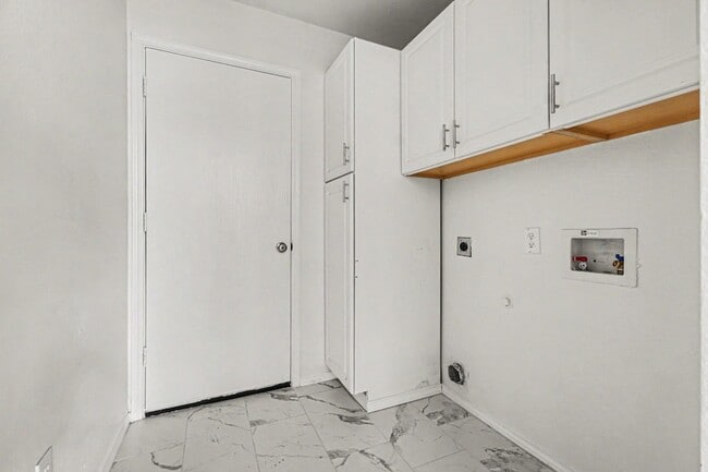 Building Photo - 1578 Mahogany Dr