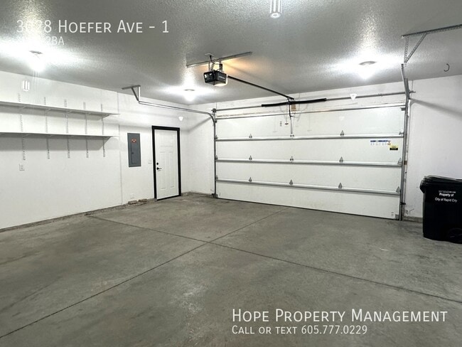Building Photo - 3028 Hoefer Ave