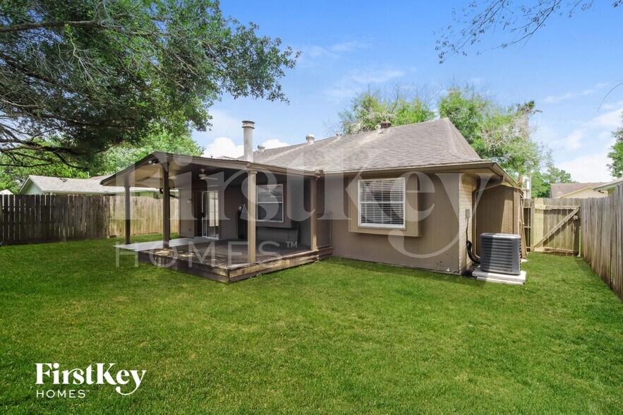 Building Photo - 17002 Enchanted Cir E