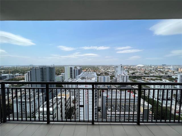 Building Photo - 999 SW 1st Ave