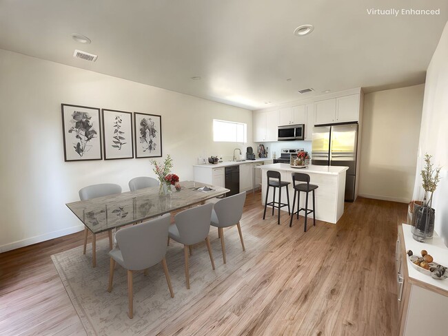 Building Photo - 2416 Carmona Ave
