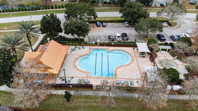 Building Photo - 411 Walnut Dr