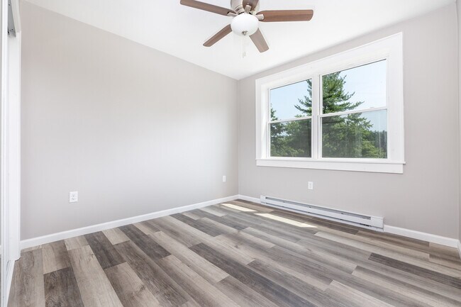 Building Photo - 81 Main St