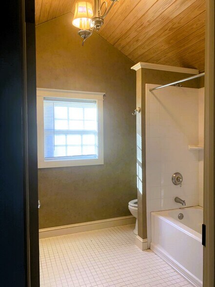 Building Photo - 49 Duke St