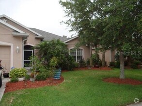 Building Photo - 2811 Suncoast Lakes Blvd