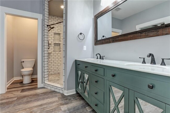 Building Photo - 623 Sweetwater Creek Dr