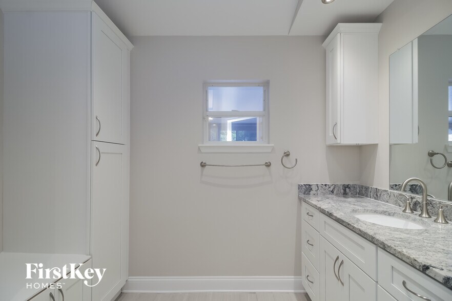 Building Photo - 6633 Emil Ave