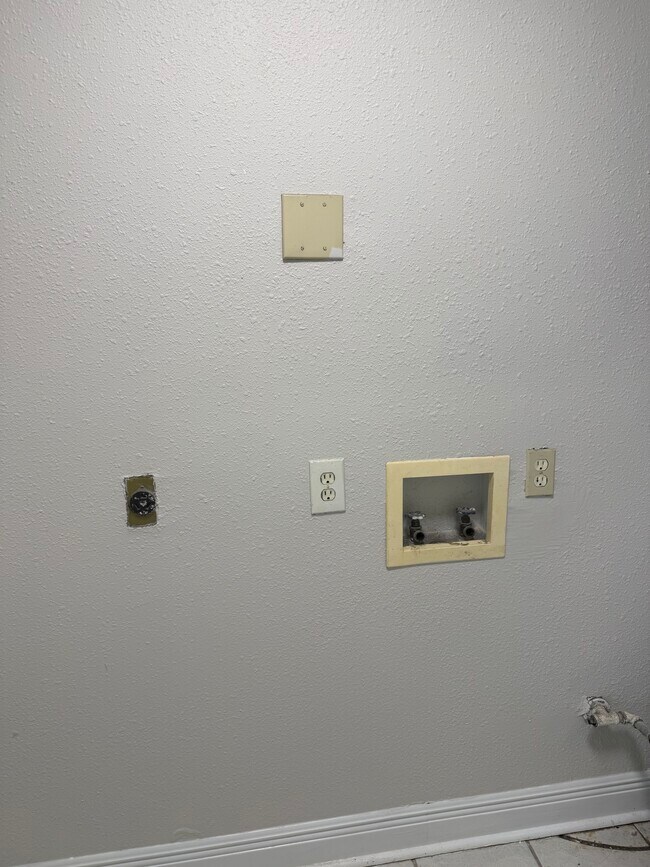 Building Photo - 7718 Reindeer St