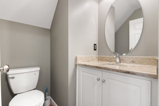 Building Photo - Spacious, end-unit townhome in North Raleigh!