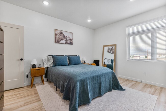 Building Photo - Condo in Rexburg