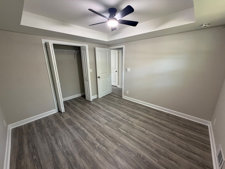 Building Photo - Room in House on Heritage Hills Cir