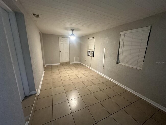 Building Photo - 403 Normandy St