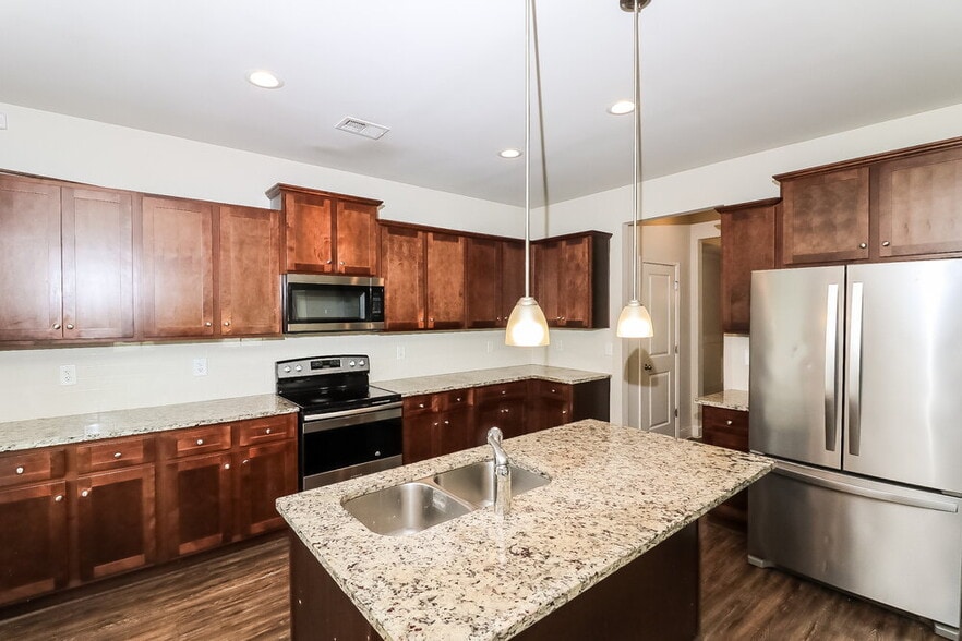 Building Photo - 267 Faron Dr