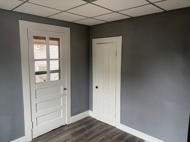 Building Photo - 563 East St