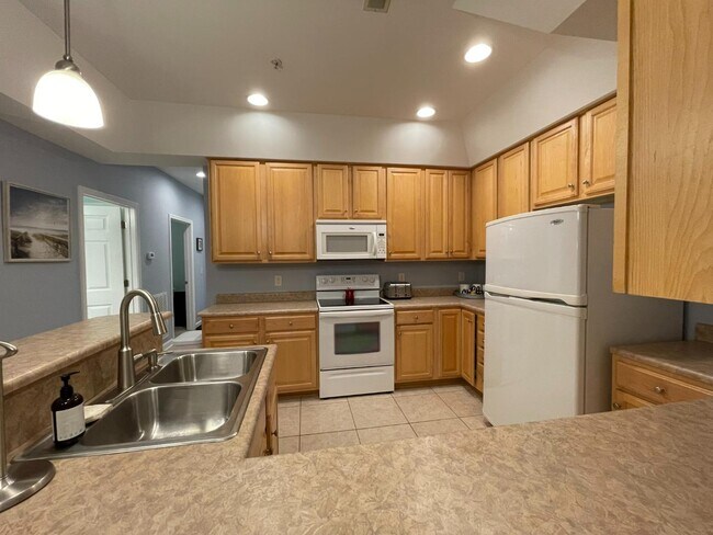 Building Photo - 908 Resort Cir