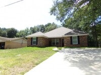 Building Photo - 4 Bedroom Home on Pearl St!