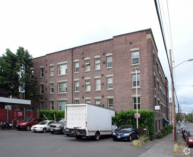 Building Photo - Del Roy Apartments