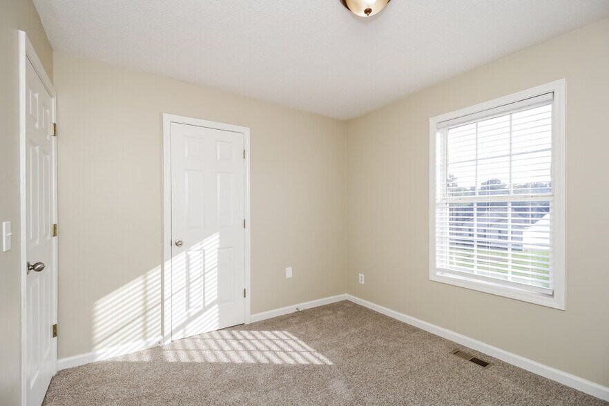 Building Photo - 154 Chief Ct