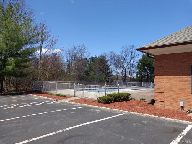Building Photo - 133 High Point Cir