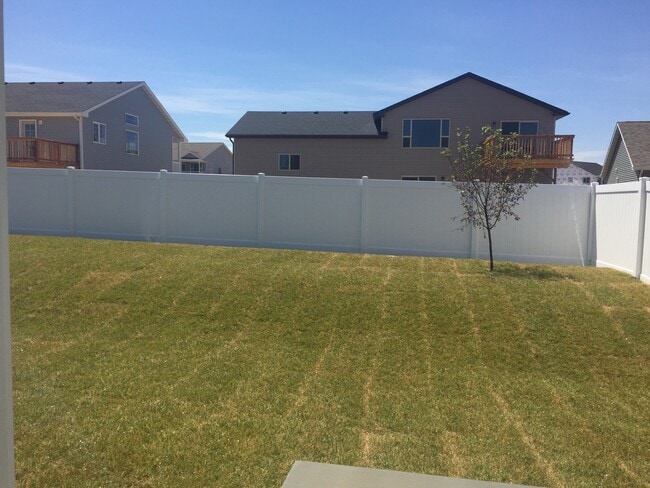 Building Photo - Newer Construction 3 Bedroom House with 3 ...