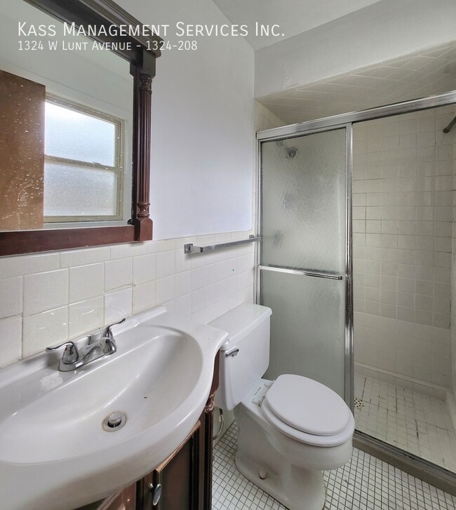 Building Photo - Beautiful 2bed/2ba in Rogers Park - Heat a...