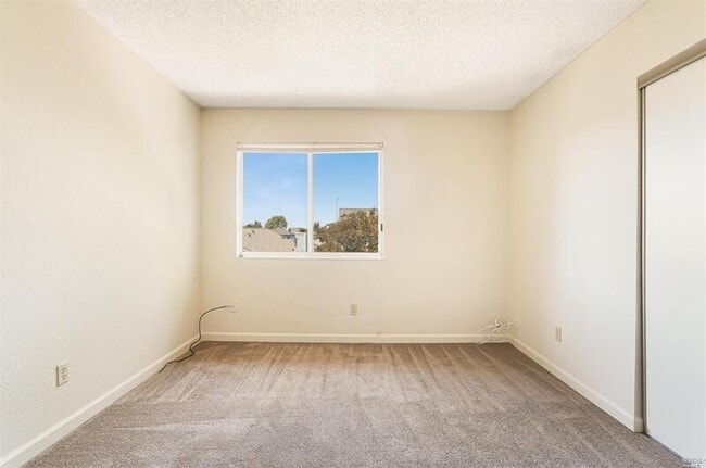 Building Photo - 7 Meridian Cir