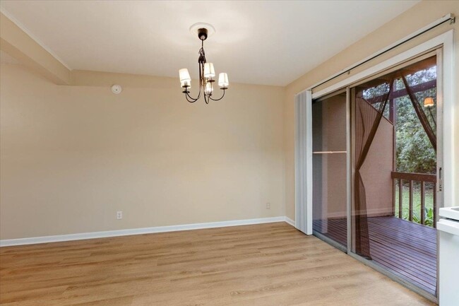 Building Photo - 1557 Live Oak Dr