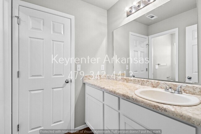 Building Photo - 811 E Sparrow Cir