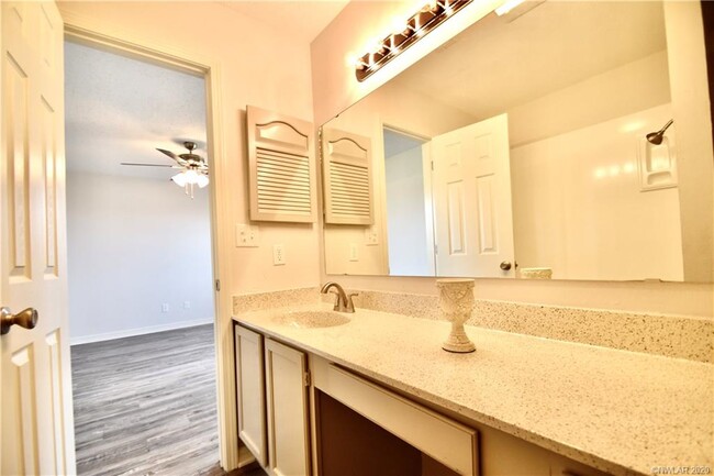 Building Photo - 41 Meadow Creek Dr
