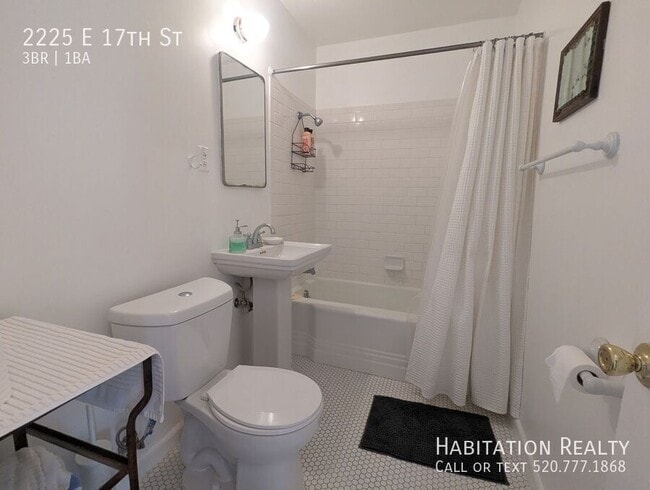 Building Photo - 2225 E 17th St