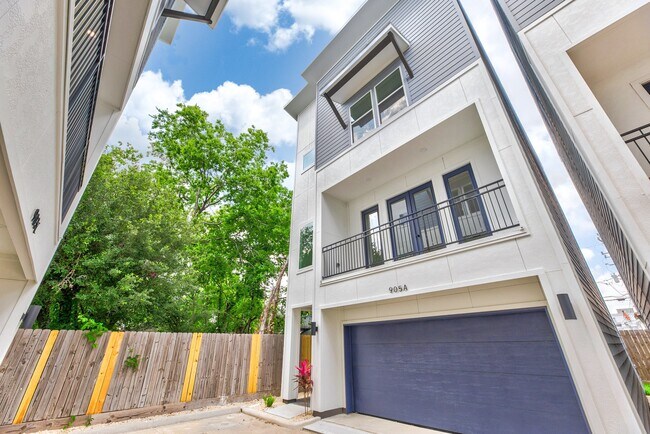 Building Photo - 905 Quitman St