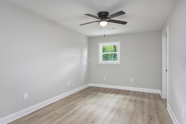 Building Photo - 932 Hurtt Rd