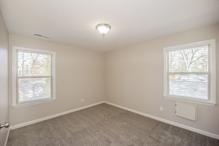 Building Photo - 1863 Phillips Ave