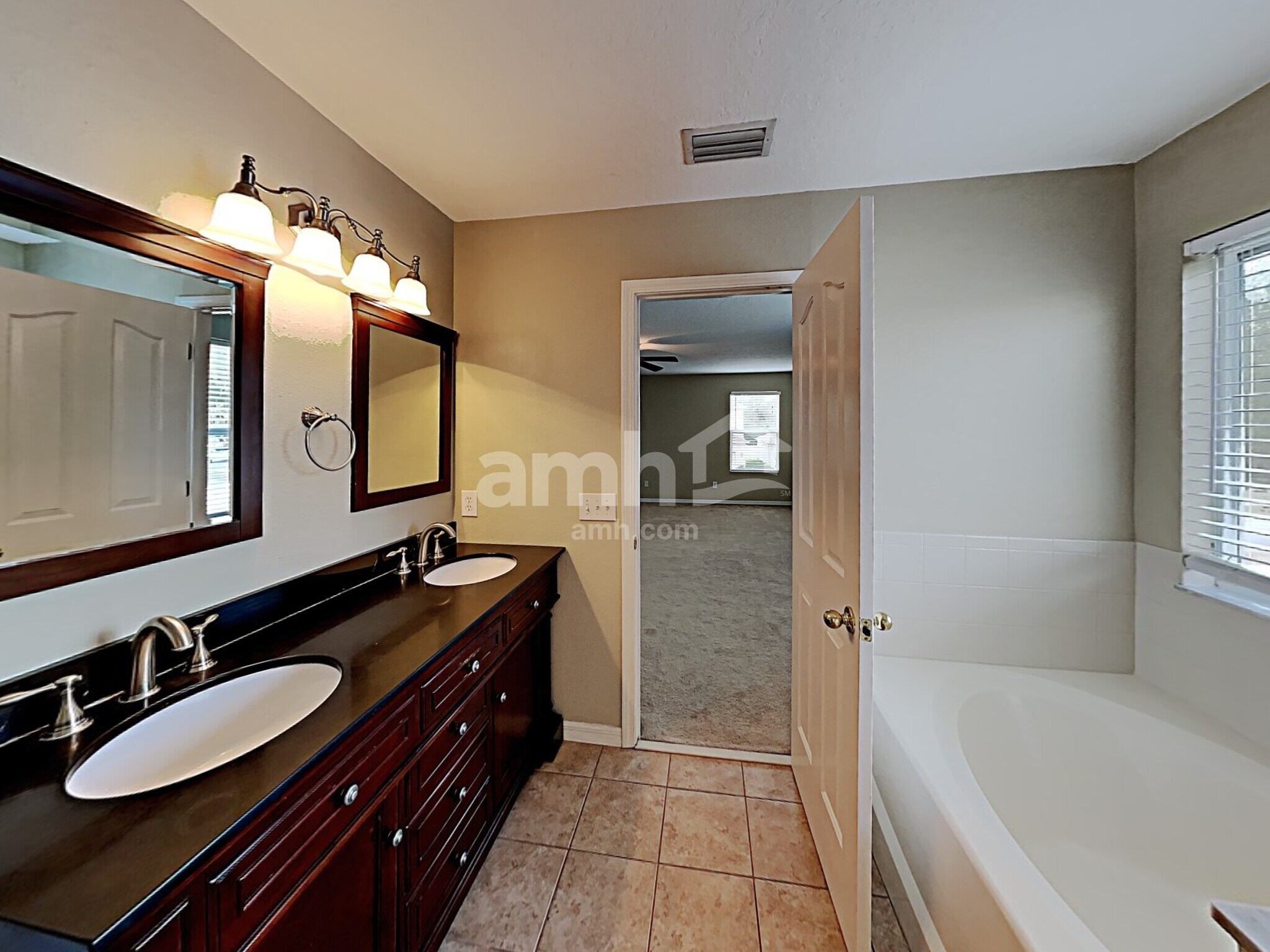 Building Photo - 11114 Golden Silence Dr