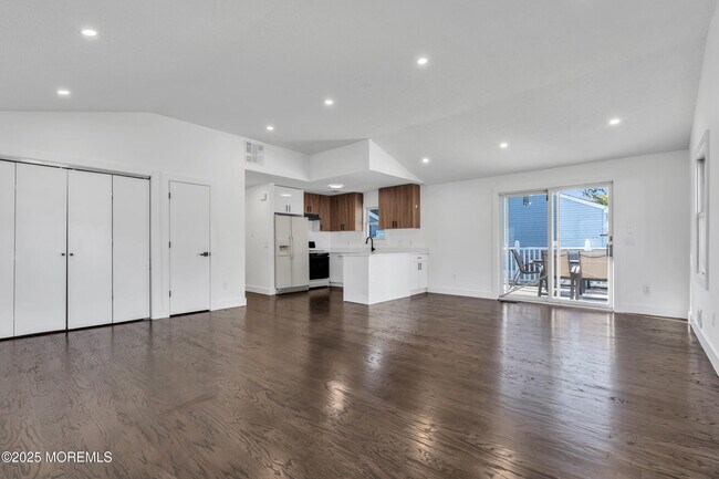 Building Photo - 526 Bradley Blvd