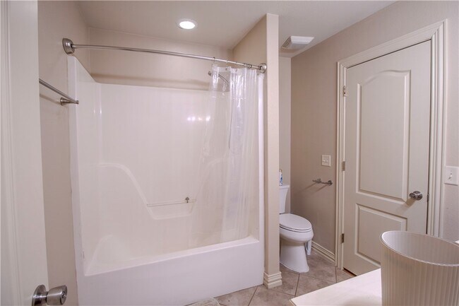 Building Photo - 202 Dawn Dr