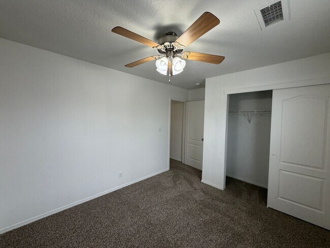 Building Photo - 3 Bedroom Single Story Home Available Near 98th St & Dennis Chavez Blvd SW!