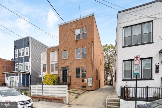 Building Photo - 1829 Providence St NE
