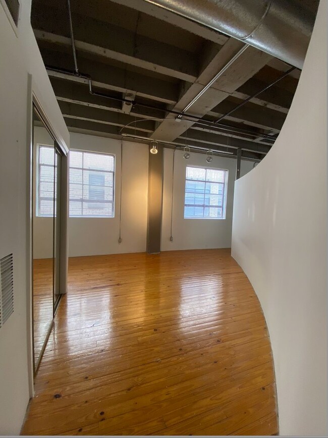 Interior Photo - 900 Lofts
