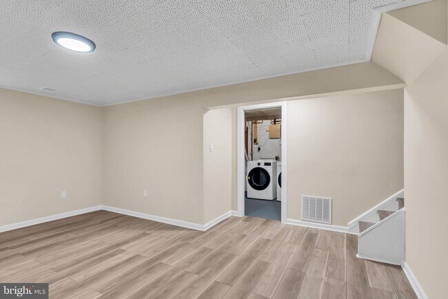 Building Photo - 7536 Abbington Dr
