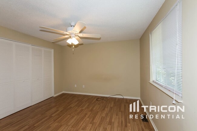 Building Photo - 6 Forestgrove Ct