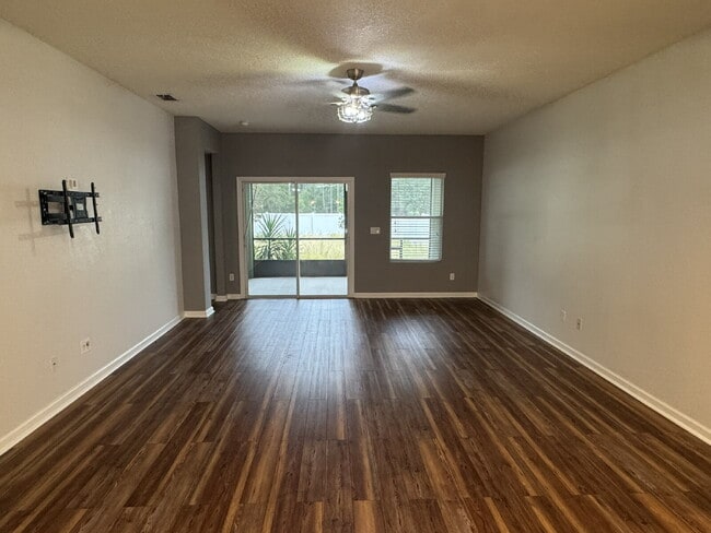 Building Photo - For Rent