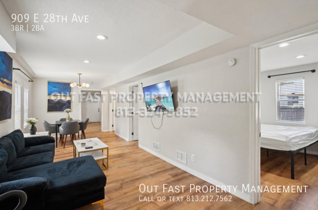 Building Photo - 909 E 28th Ave