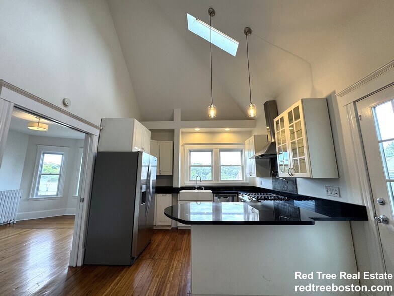 Building Photo - 14 Breck Ave